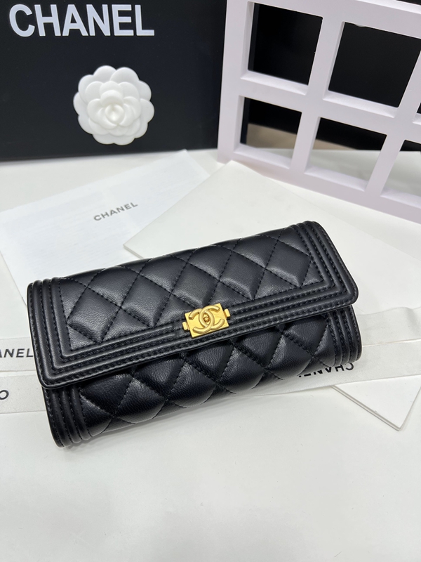 コピーシャネル激安財布正面デザイン